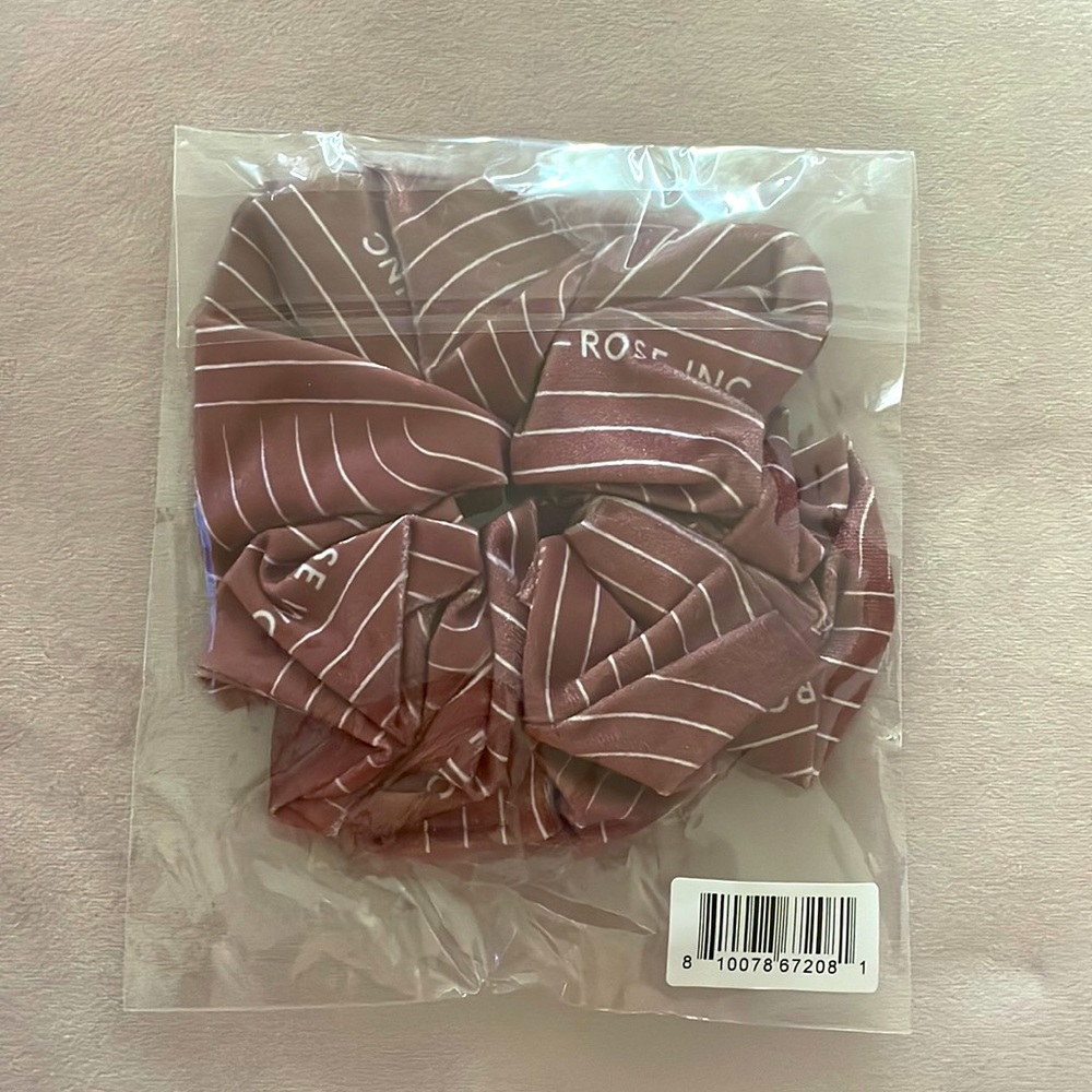 LIMITED EDITION Rose Inc Berry Rose Hair Scrunchie